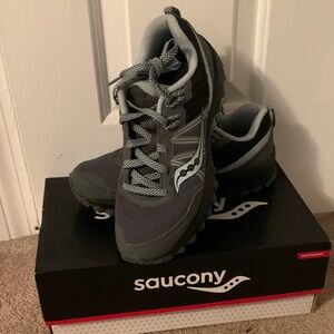 Womens Saucony Excursion TR14 size 8 EUC worn once like new